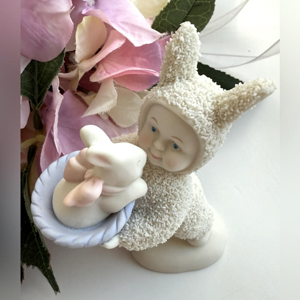 Department 56 SNOWBUNNIES “A Basket of Love” - Picture 3 of 13
